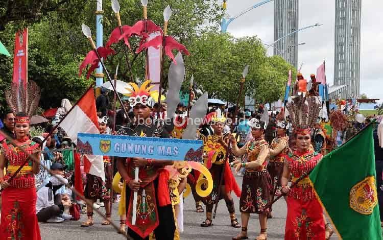 Gunung Mas Tampilkan Spirit of Tambun Bungai di Karnaval FBIM 2026