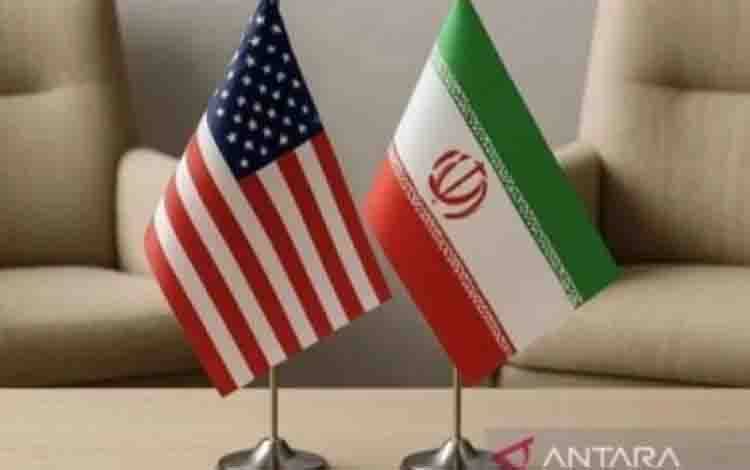 Ilustrasi - Bendera Amerika Serikat dan Iran. (ANTARA/Anadolu/py.)