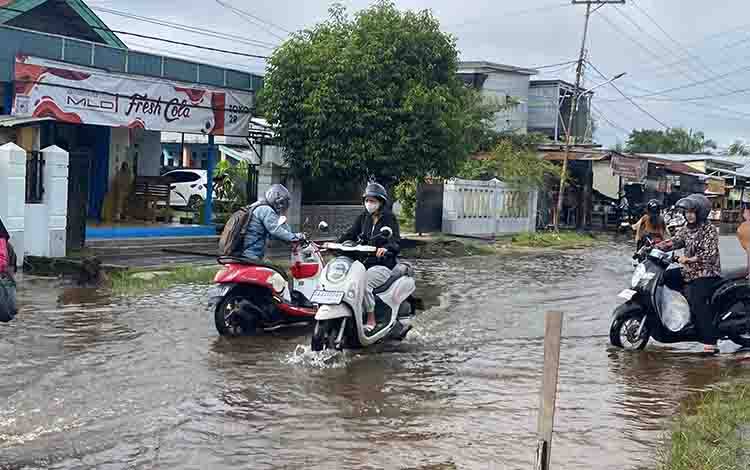 Puluhan Rumah dan Fasilitas Umum di Kecamatan Baamang Terdampak Banjir