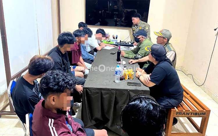 Ngelem dan Pesta Miras, Dua Pelajar dan Tujuh Pemuda di Muara Teweh Diamankan Satpol PP