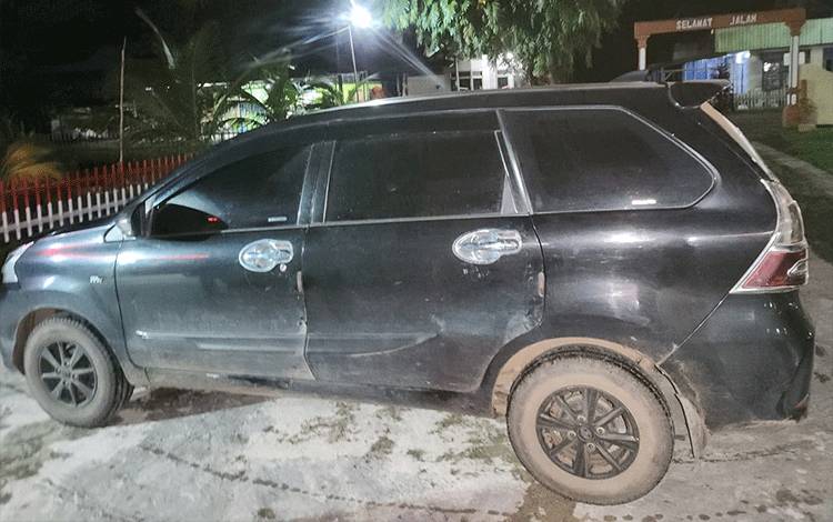 Mobil yang digunakan para pelaku untuk beraksi saat diamankan di Mapolsek Kapuas Murung, Selasa, 19 Mei 2026. (FOTO: Humas Polres Kapuas)
