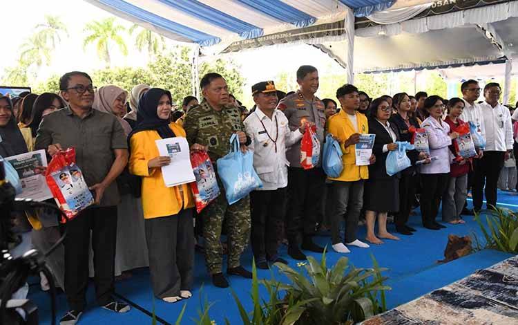 Pemprov Kalteng Salurkan 3.500 Paket Sembako Murah untuk Mahasiswa