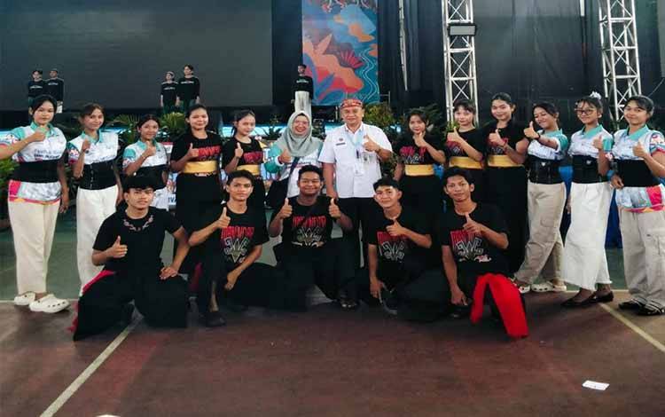 Parade Tradisi Lisan Jadi Ruang Pelestarian Sastra Tutur Dayak di FBIM 2026