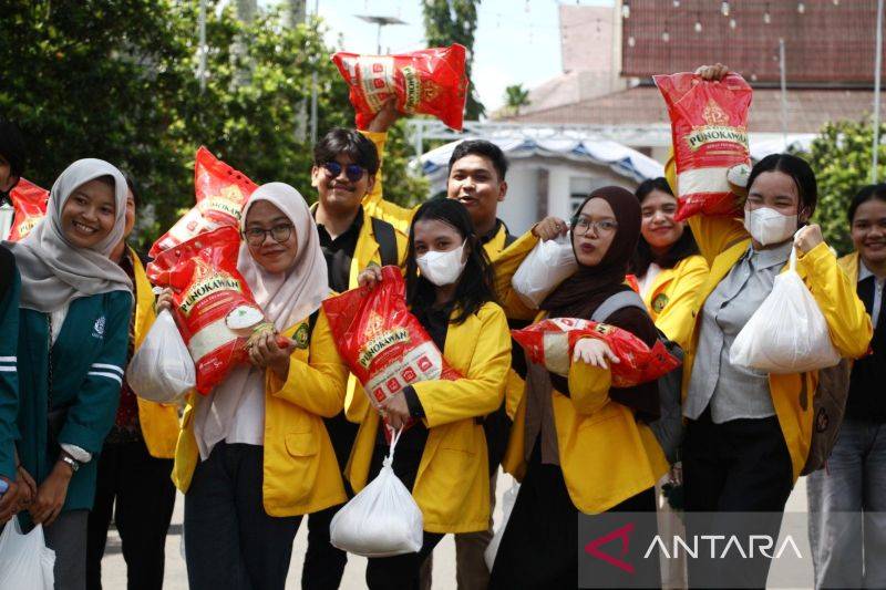 Hari Jadi Kalteng, Gubernur Bagikan 3.500 Paket Sembako Gratis untuk Mahasiswa