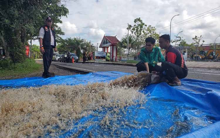 Pemkab Kotim Kerahkan Mobil Pump BWS untuk Sedot Genangan Banjir di Sampit