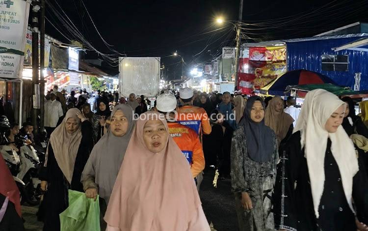 Ribuan Warga Padati Jalan Barito, Haul Syekh Samman di Kuala Kapuas Berlangsung Khidmat