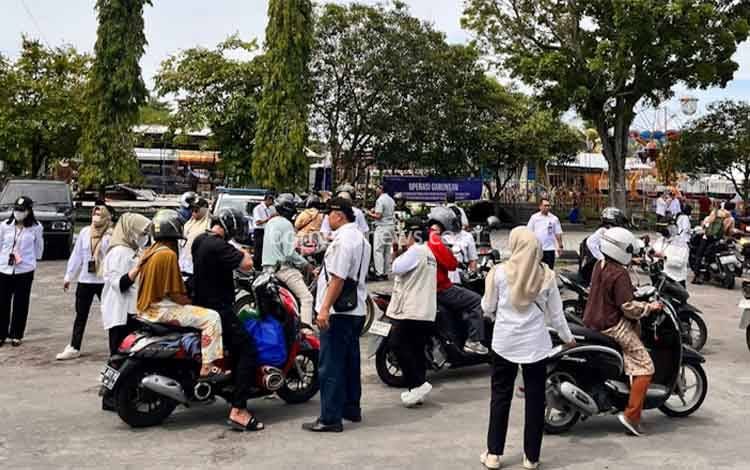 Kejar Tunggakan Pajak Kendaraan, Sejumlah Pengendara Nekat Terobos Razia di Palangka Raya
