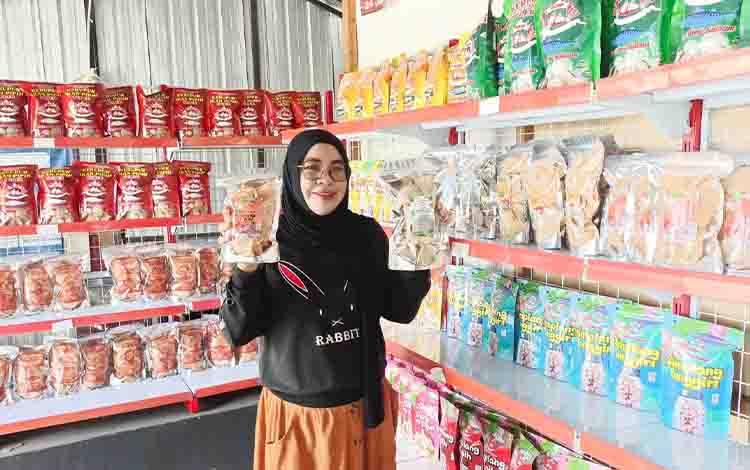 Kerupuk Acan Khas Kuala Pembuang, Inovasi Oleh-Oleh Baru dari Seruyan