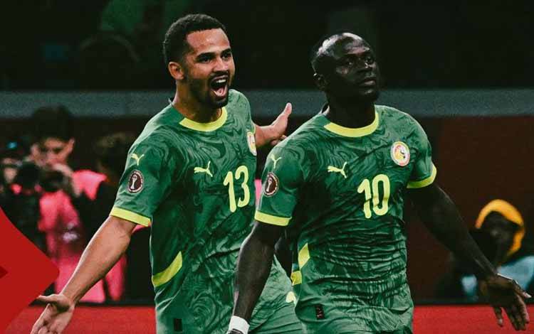 Penyerang Timnas Senegal Sadio Mane (10) merayakan keberhasilannya mencetak gol ke gawang Timnas Mesir pada pertandingan semifinal Piala Afrika 2025 di Stadion Grand Stade de Tangier, Tangier, Maroko, Rabu (14/1/2025) waktu setempat. (x.com/@CAF_Online)