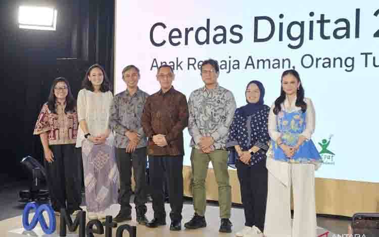 Kegiatan Cerdas Digital 2026 yang diselenggarakan Meta untuk memberikan literasi kepada orang tua mengenai pengasuhan digital dihadiri oleh Kepala Kebijakan Publik Meta di Indonesia Bernie Moestafa, Direktur Jenderal Pengawasan Ruang Digital Kemkomdigi Alexander Sabar, perwakilan ECPAT Indonesia, dan perwakilan orang tua sekaligus selebritas Ersa Mayori. Dalam acara ini Meta juga mengumumkan program bernama "Smart Digital Parenting" di Jakarta, Jumat (22/5/2026). ANTARA/Livia Kristianti