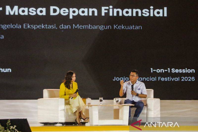 Ketua Komisi XI DPR RI Mukhamad Misbakhun (kanan) menyampaikan paparan dalam sesi 1-on-1 Jogja Financial Festival 2026 di Jogja Expo Center, Yogyakarta, Sabtu (23/5/2026). ANTARA/Rahid Putra Laksana