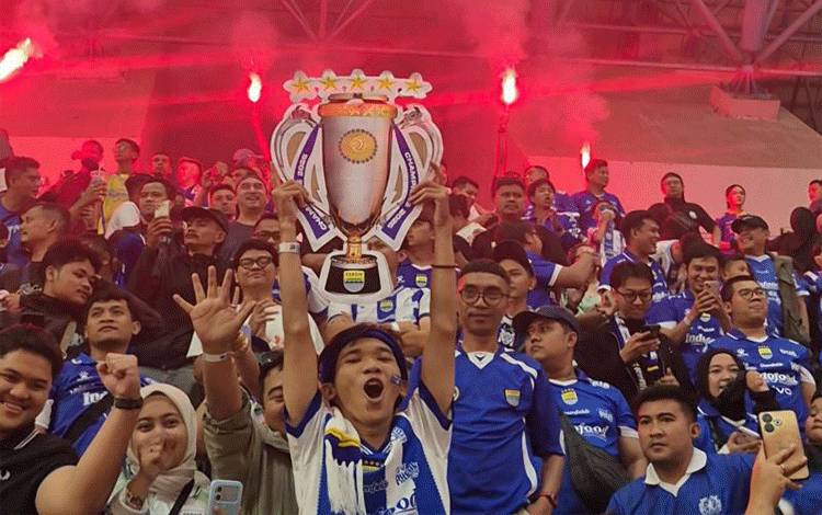 Euforia Bobotoh Pecah di GBLA Setelah Persib Hattrick Juara Liga