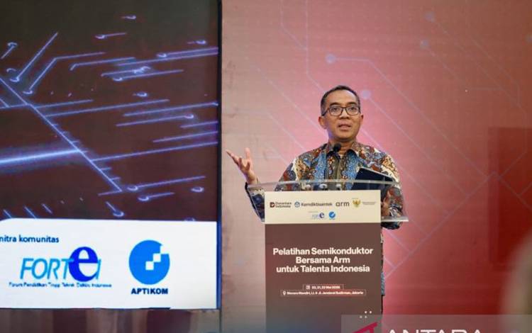 Menteri Pendidikan Tinggi, Sains, dan Teknologi, Brian Yuliarto dalam kegiatan Program Pelatihan Semikonduktor Bersama Arm untuk Talenta Indonesia di Jakarta, Jumat (22/5/2026). ANTARA/HO-Kemdiktisaintek