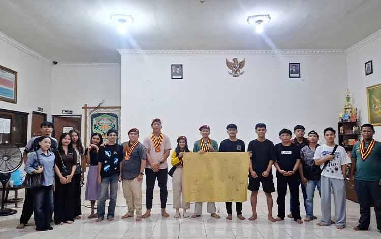 PMKRI dan Mahasiswa UPR Nonton Bareng Film Menolak Punah, Bentuk Kepedulian Terhadap Krisis Lingkungan