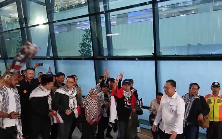 Menteri Luar Negeri Ri Sugiono turut menjemput kepulangan sembilan warga negara Indonesia (WNI) yang menjadi korban penahanan Zionis Israel di Bandara Internasional Soekarno-Hatta (Soetta) Tangerang, Banten pada Minggu (24/5/2026) ANTARA/Azmi Samsul M