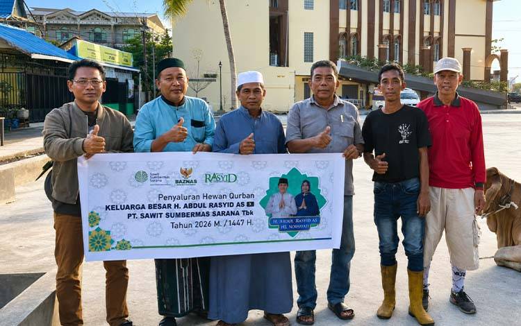 H. Abdul Rasyid AS Salurkan 12 Sapi Kurban ke Kapuas, dari Kantor Pemerintah hingga Desa