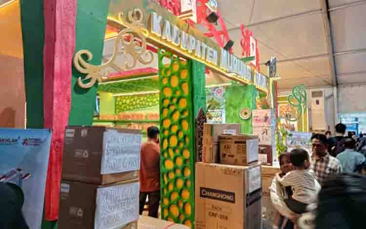Stand Kalteng Expo 2026 Kabupaten Murung Raya. (FOTO: MARINI)