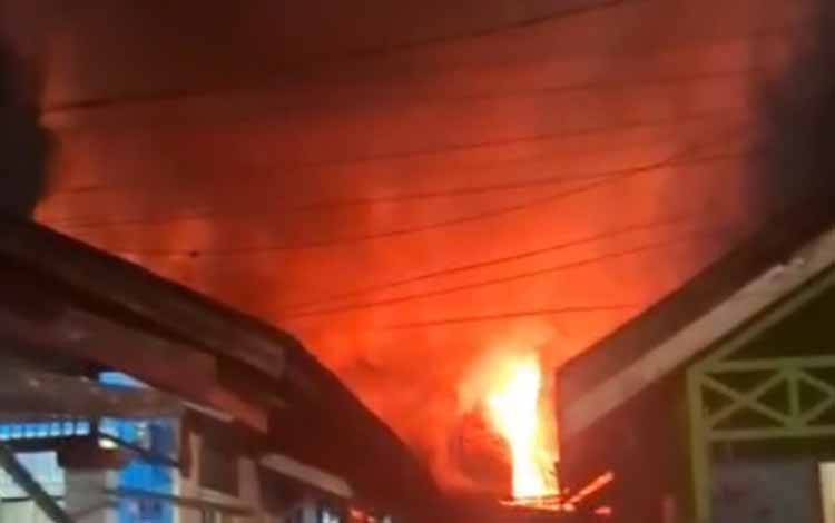 Kebakaran Landa Permukiman Padat di Antasan Kecil Banjarmasin