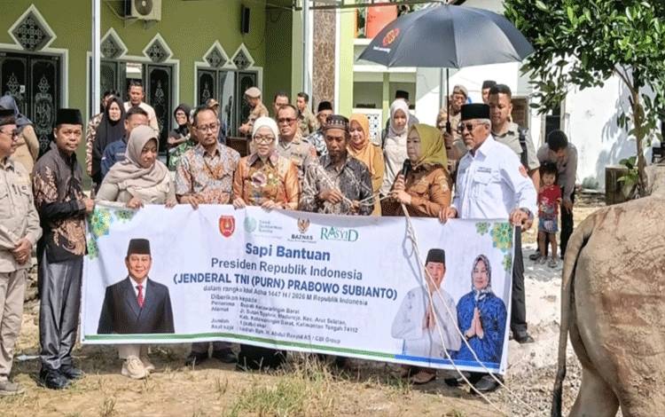 Hewan Kurban Dari Presiden Prabowo Diserahkan Untuk Masyarakat Kobar