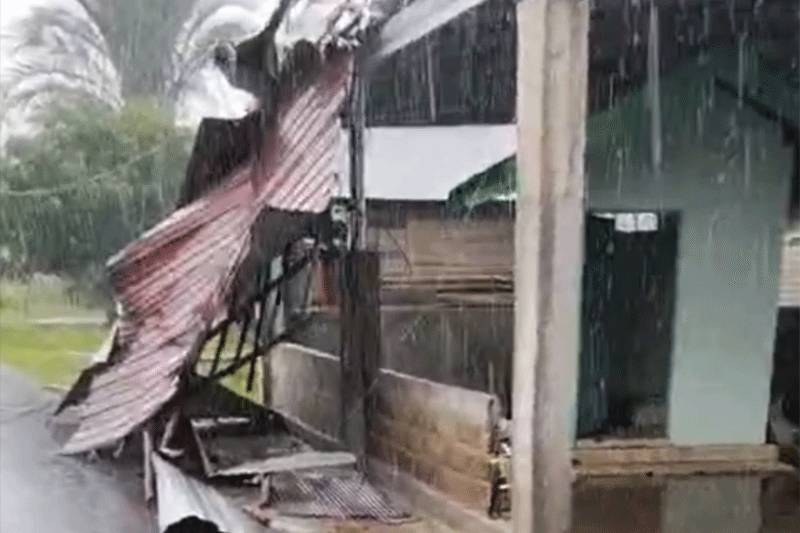 Puting Beliung Terjang Banua Anyar Martapura, Atap Musala Ikut Beterbangan
