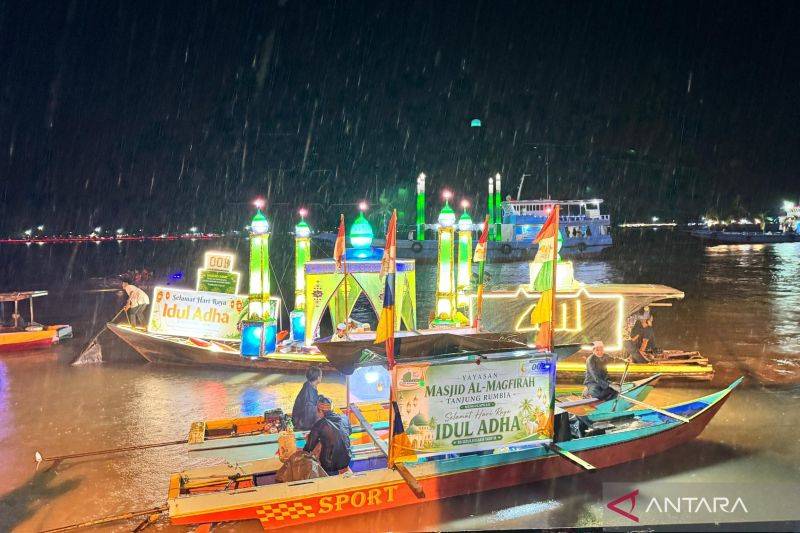 Perahu Hias Semarakkan Festival Takbir Idul Adha di Sungai Kayan Bulungan