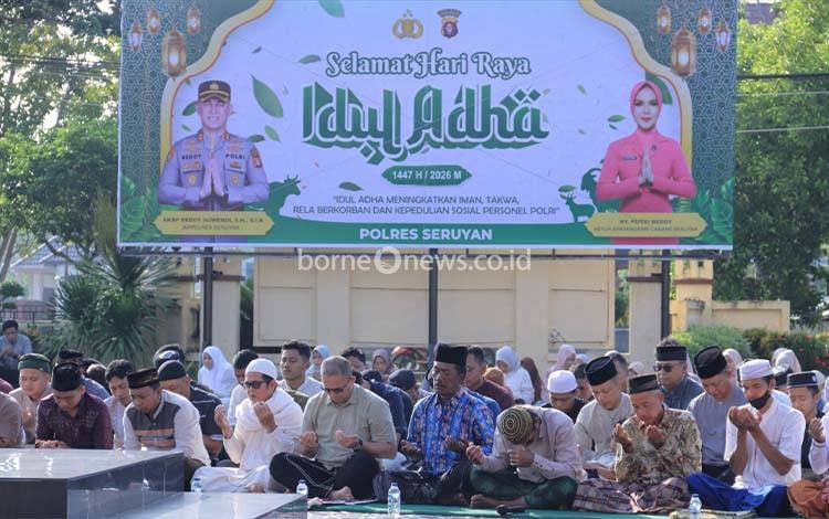 Polres Seruyan Gelar Salat Iduladha di Halaman Mapolres