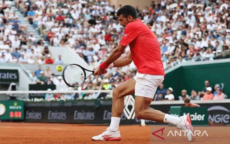 Novak Djokovic Selamat Dari Tekanan Petenis Tuan Rumah