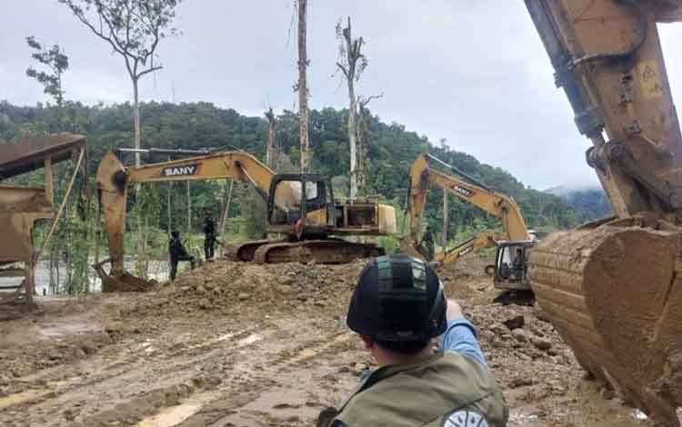 Kemenhut Tetapkan 4 WNA Tersangka Tambang Ilegal