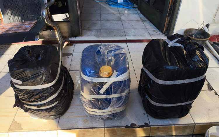Polsek Pahandut Ungkap Kasus Penggelapan Lem di Sebuah Yayasan, Tiga Pekerja Diamankan