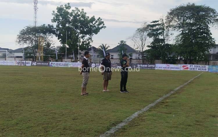 Pembukaan HNR Cup II di Sampit Dimeriahkan Kesenian Budaya Dayak dan Legenda Timnas Indonesia