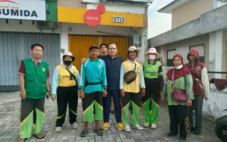 Anggota Komisi II DPRD Palangka Raya Apresiasi Kinerja Pasukan Kuning Jaga Kebersihan Kota
