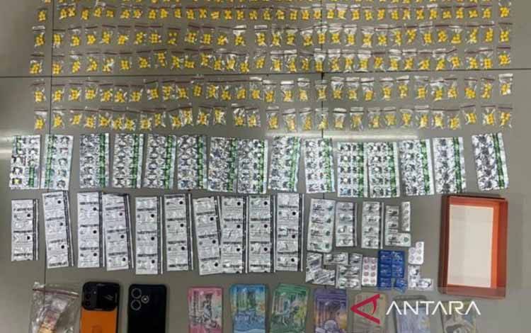 Polisi Bongkar Peredaran Obat Keras Berkedok Toko Kosmetik