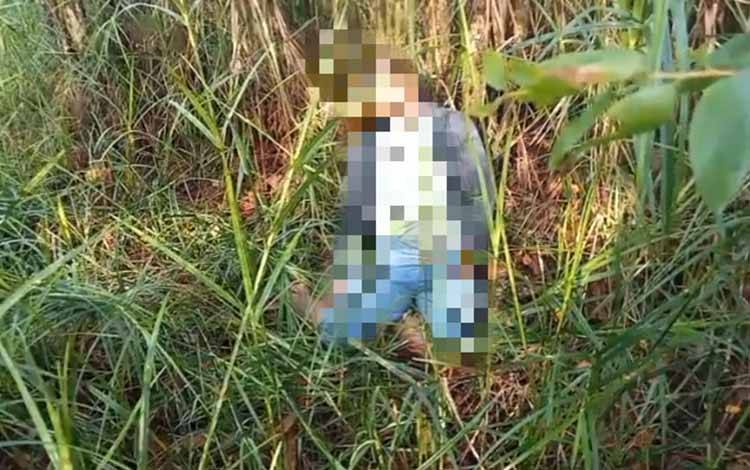 Mayat Pria Ditemukan Meninggal di Semak Jalan Golf Liang Anggang