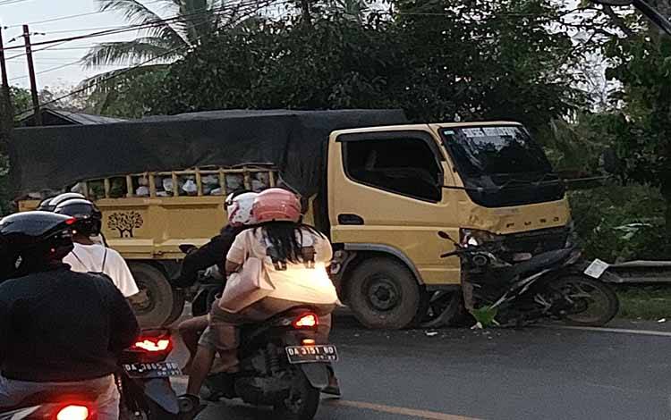 2 Korban Terkapar Usai Kecelakaan Motor dan Truk di Tikungan Tajam Mataraman