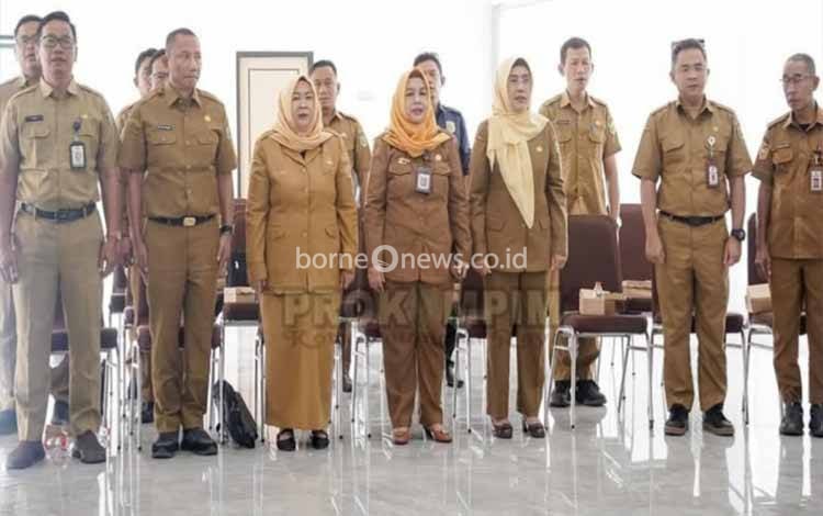 Sejumlah pejabat Pemko Palangka Raya saat menghadiri pelantikan pejabat administrator dan pengawas. (FOTO: HUMAS)
