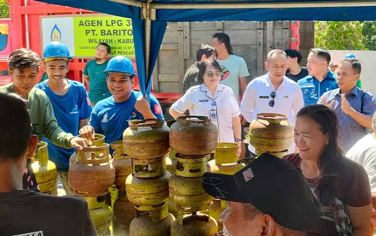 Pemkab Bartim Gelar Pasar Murah dengan Ribuan Paket Sembako Bersubsidi