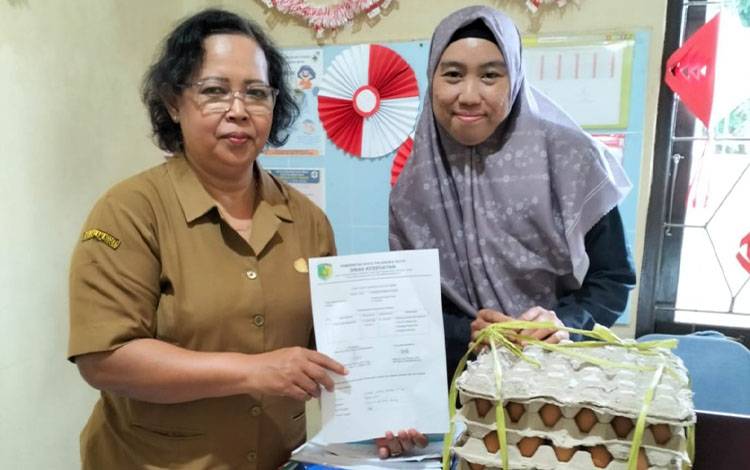 Dinkes Palangka Raya Gandeng CSR Perusahaan Sari Salurkan Telur untuk Cegah Stunting