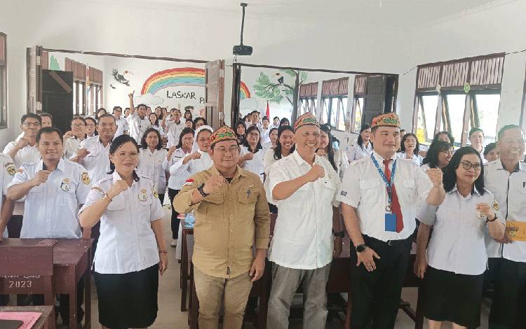 Kepala Disdikpora Gumas Minta Guru Tingkatkan Kompetensi Pembelajaran