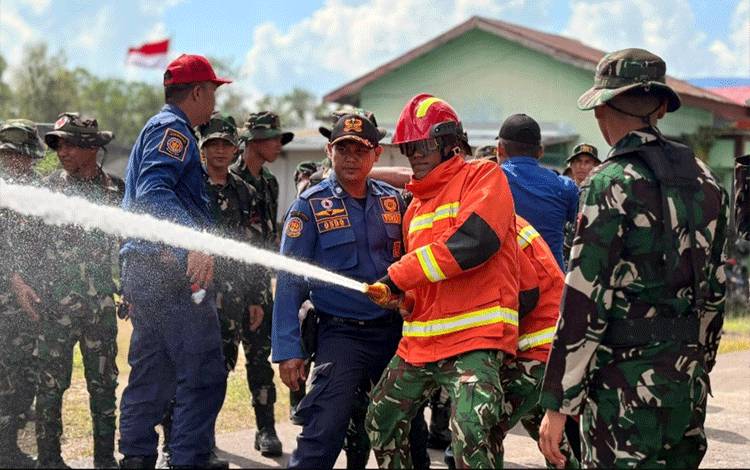 Yonif TP 923/Mentaya Perkuat Kesiapsiagaan Prajurit Melalui Pelatihan Operasional Mobil Damkar