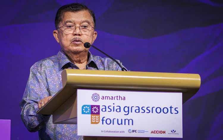 Wakil Presiden ke-10 dan ke-12 RI Jusuf Kalla (JK) memberikan pidato kucni pada The 2026 Asia Grassroots Forum by Amartha di Jakarta, Kamis 94/6/2026). (ANTARA/HO-Amartha)