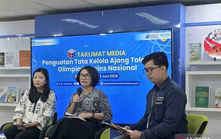 Sekretaris Jenderal (Sesjen) Kemendikdasmen Suharti menyampaikan arah kebijakan dalam kegiatan bertajuk Taklimat Media Penguatan Tata Kelola Ajang Talenta Olimpiade Sains Nasional di Perpustakaan Gedung A Kemendikdasmen, Jakarta Pusat pada Kamis (4/6/2026). ANTARA/Hana Dewi Kinarina Kaban