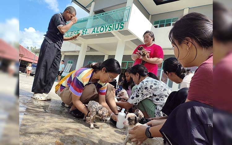 Pastor Roman: Merawat Satwa Menjadi Bagian Pendidikan Karakter Siswa SMAK Santo Aloysius Palangka Raya
