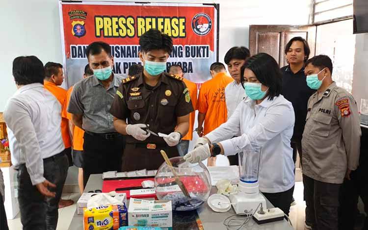Satresnarkoba Polresta Palangka Raya Musnahkan Barang Bukti Sabu 36 Gram dan 82 Butir Ekstasi