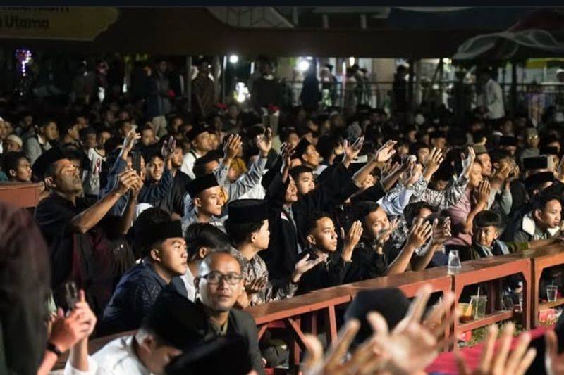 Ribuan Umat Padati Tabligh Akbar 100 Tahun Gontor di Ponorogo