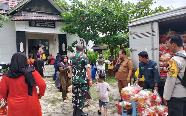 Pemerintah Kota Palangka Raya Gelar Pasar Murah dan Distribusi LPG Bersubsidi di Pahandut Seberang