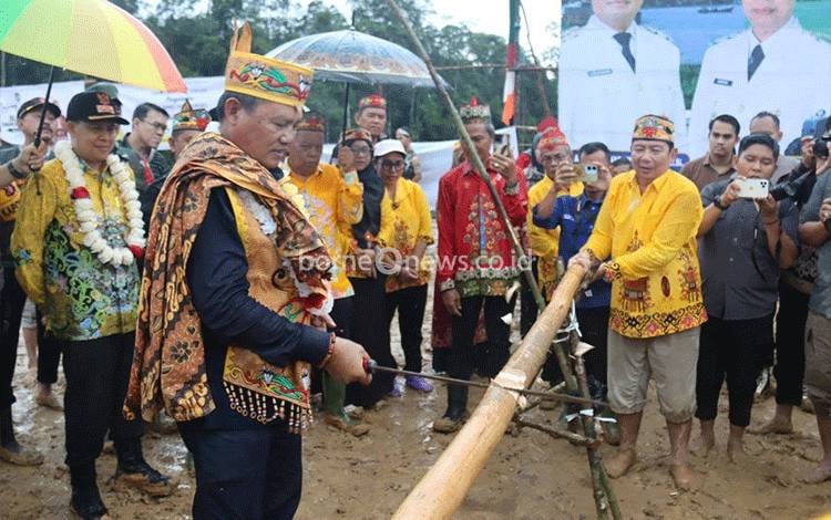 Bupati Seruyan Minta Damang dan DAD Perkuat Persatuan serta Kelestarian Adat Dayak