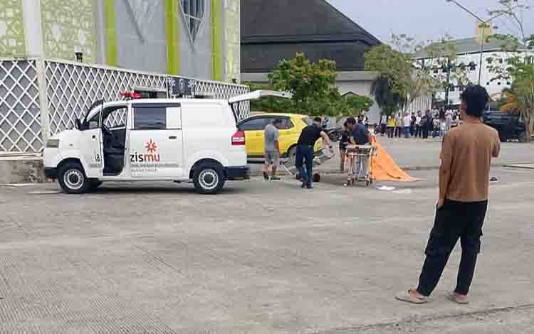 Geger! Seorang Pria Terjatuh dari Menara Masjid Raya Darussalam Palangka Raya