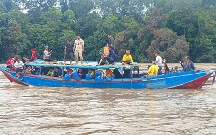 Diskan Seruyan Tebar Benih Ikan di Desa Panyumpa demi Jaga Kelestarian Sungai untuk Generasi Mendatang
