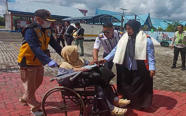 Jemaah Haji Kotim Tiba di Bandara H Asan Sampit, 6 Orang Gunakan Kursi Roda