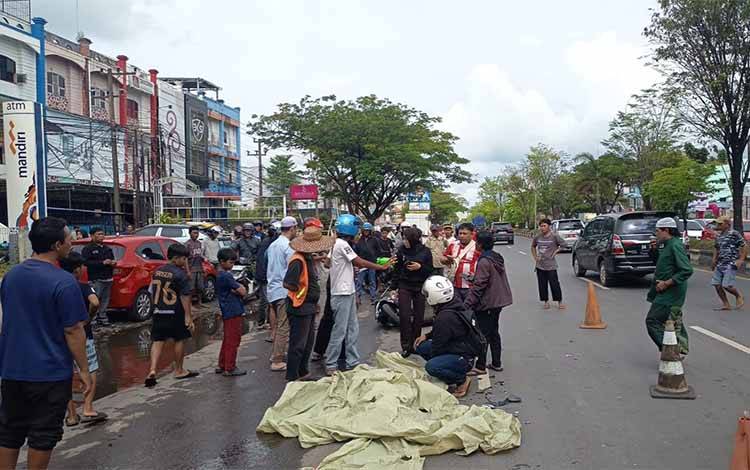 Pemotor Wanita Meninggal di Jalan Ahmad Yani Kertak Hanyar, Diduga Korban Tabrak Lari